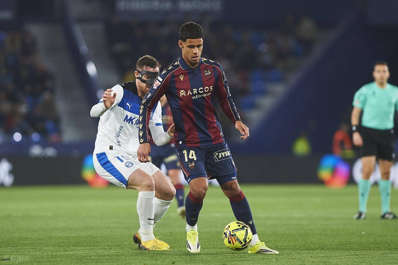 2-0,20岁西班牙新星双响炮,西甲倒数第二完胜阿拉维斯,终结4连败